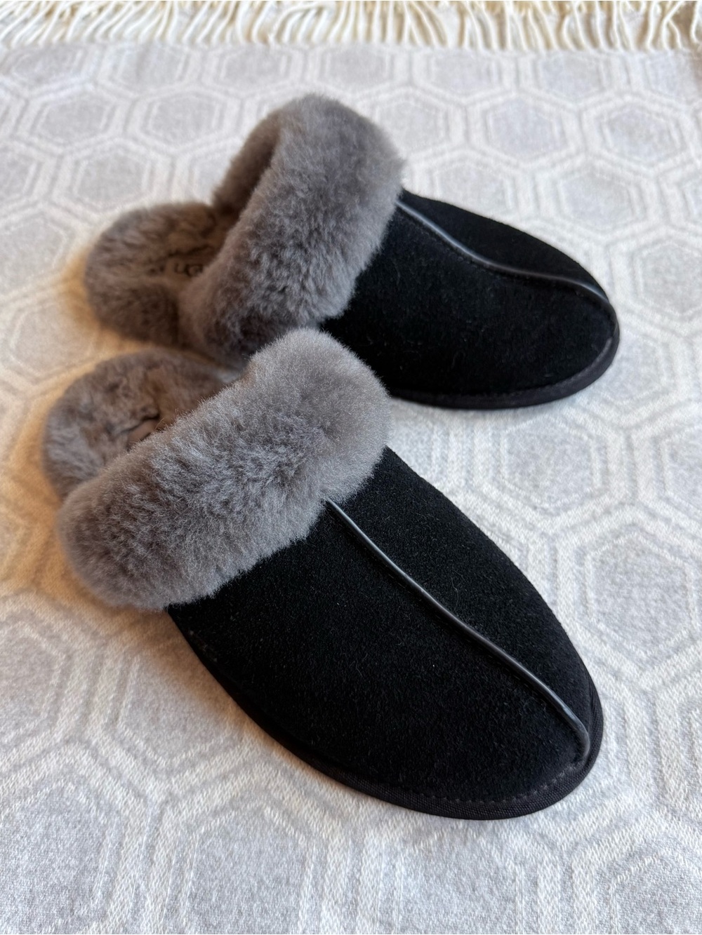 UGG Scuffette II Slippers Black Gray Sheepskin Suede Women’s 9 1106872 BCGR